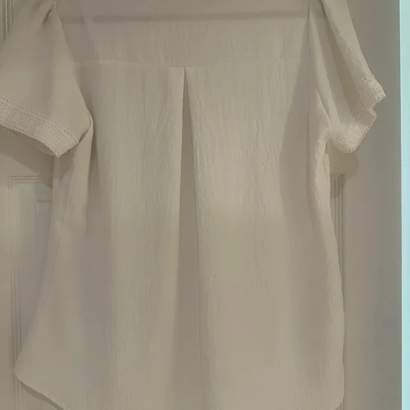 Elegant White Lace Trim Blouse - Picture 4 of 4